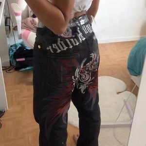 Go to wear baggy jeans